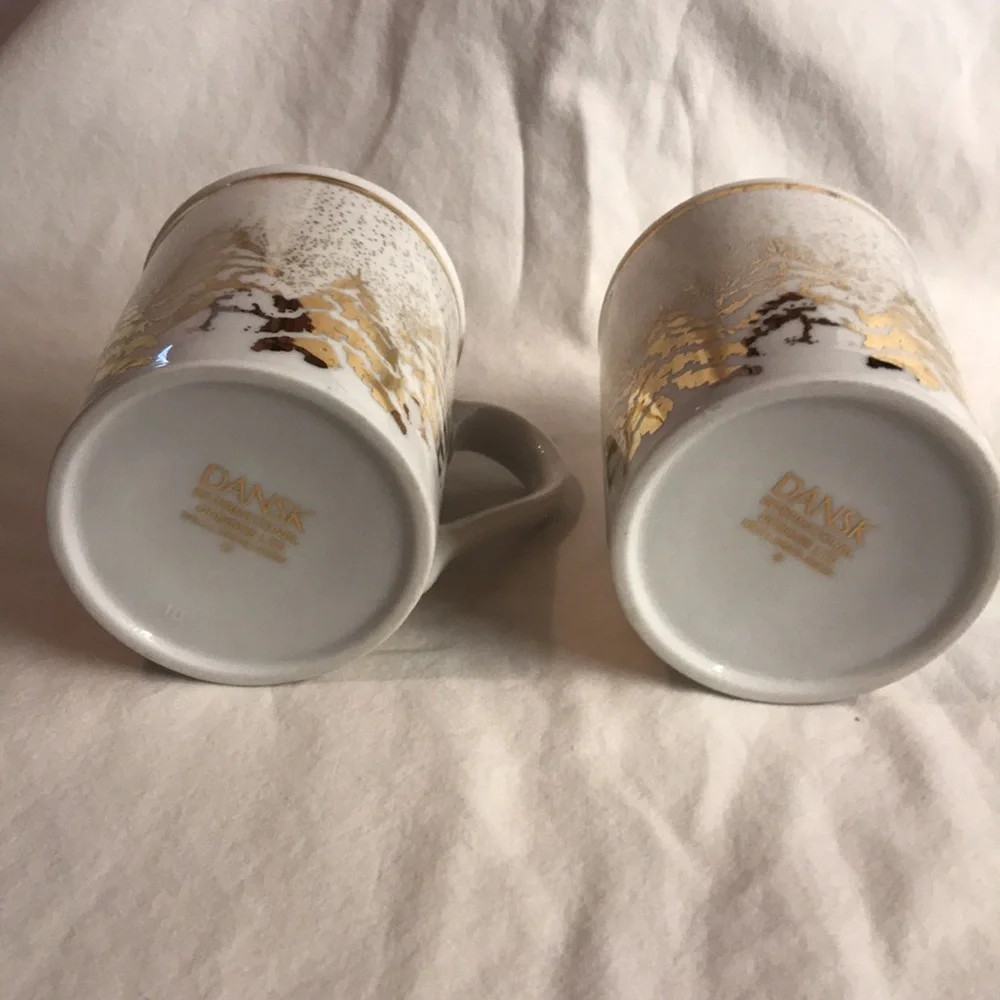 2 Dansk Porcelain Golden Pine Holiday Mugs with Metallic Gold EvergreenTrees